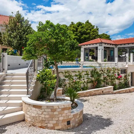 Villa Beautiful In Selca With Private Swimming Pool